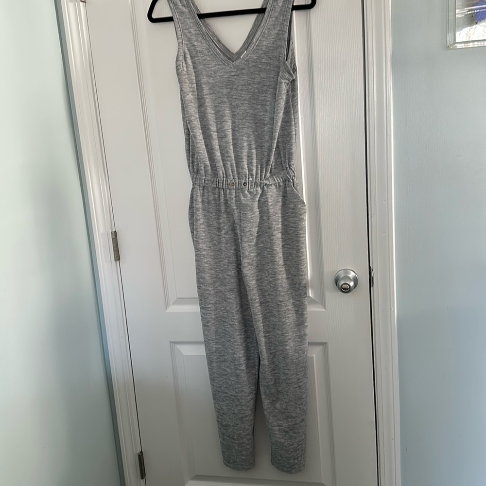 Old Navy Active Breathe On V-Neck Gray‎ Romper, XS